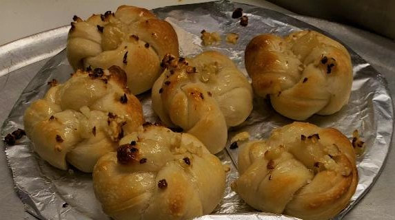 Picture of bread knots